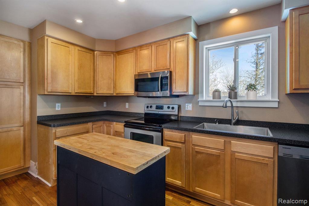 6178 Center Road Howell, MI 48855 - Photo 9 of 23