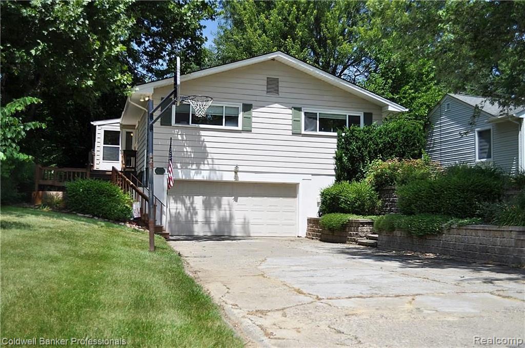 295 Red Oak Lane Rochester Hills, MI 48307 - Photo 2 of 39