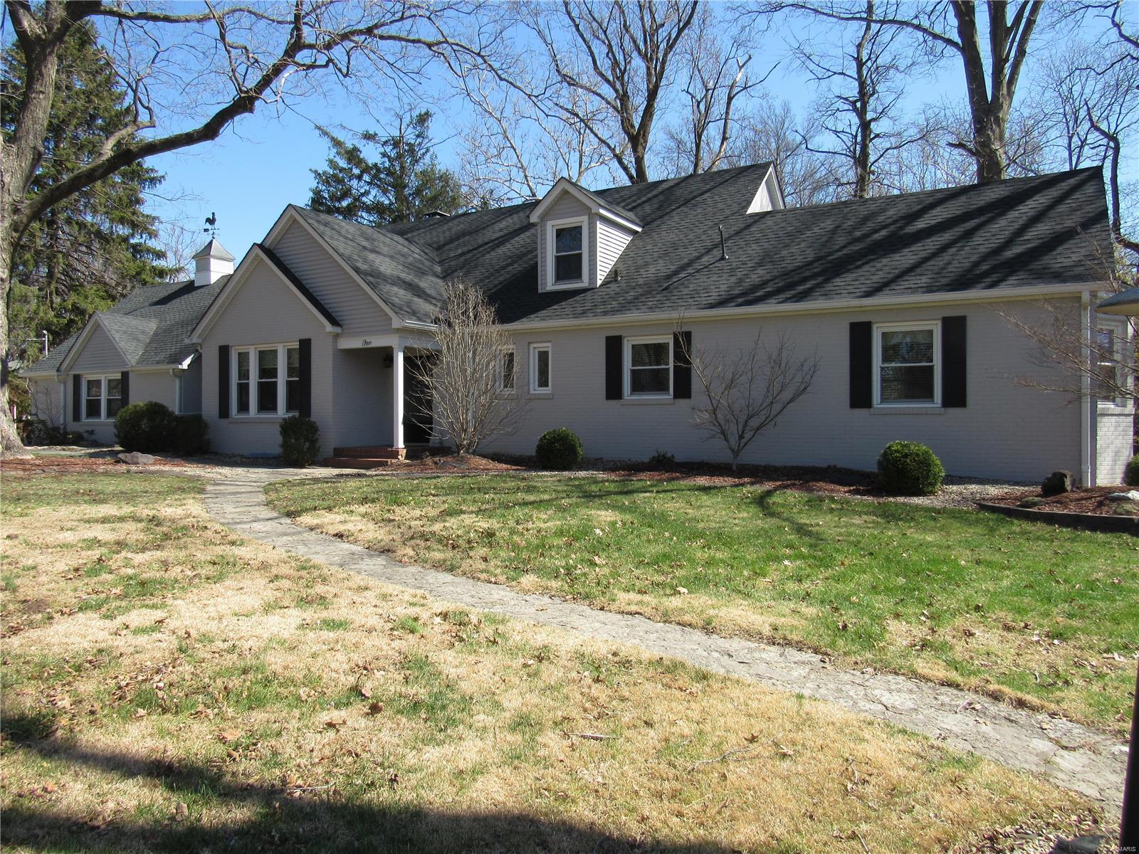 5 Forest Drive Alton, IL 62002 - Photo 1 of 29