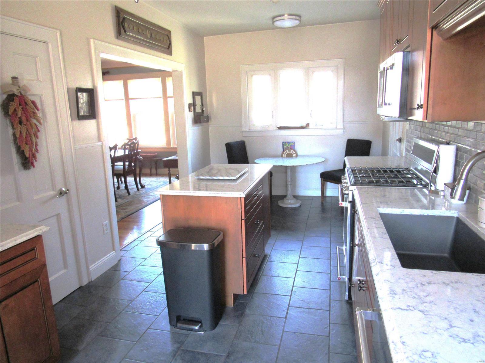 5 Forest Drive Alton, IL 62002 - Photo 5 of 29