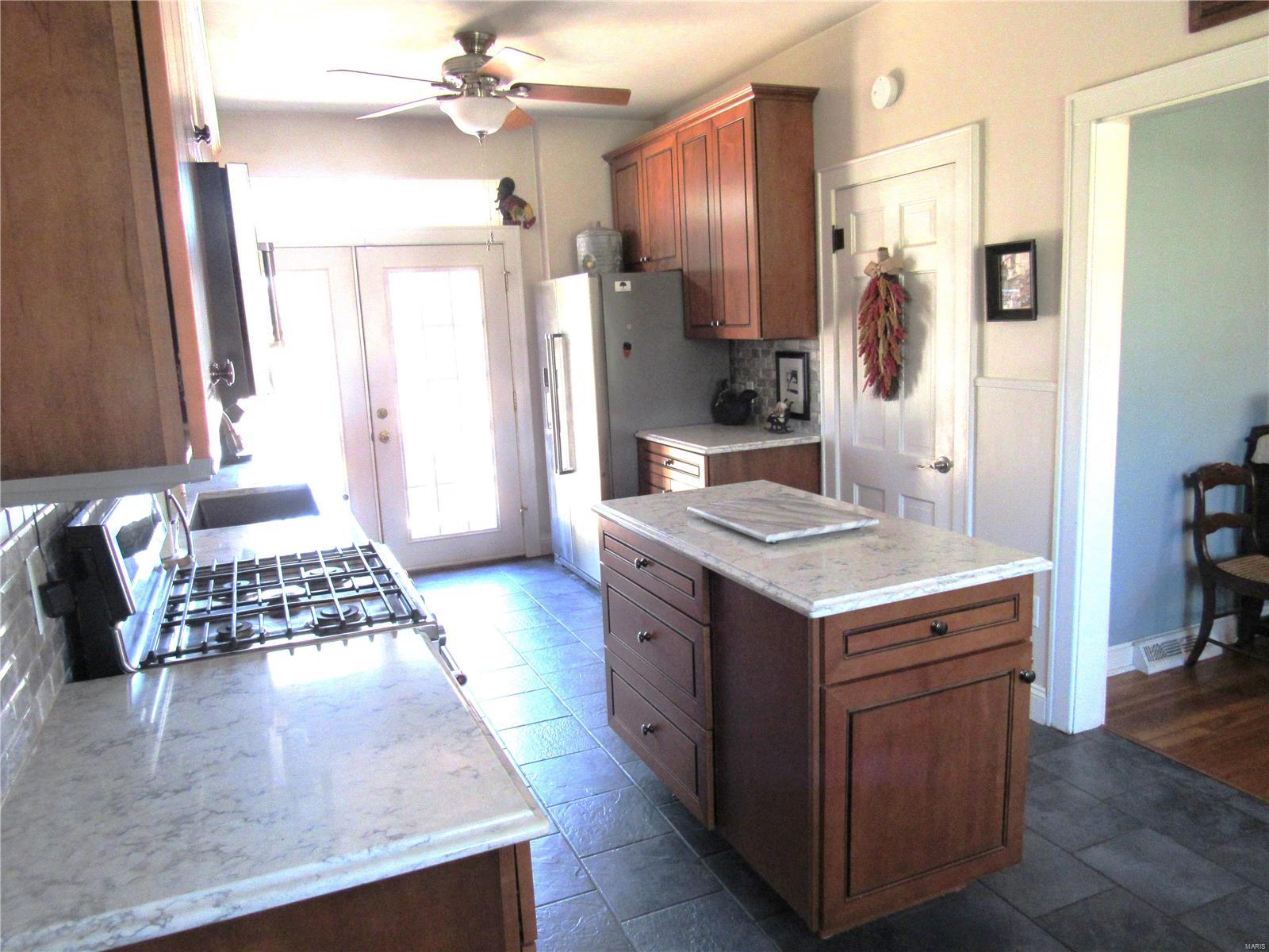 5 Forest Drive Alton, IL 62002 - Photo 6 of 29