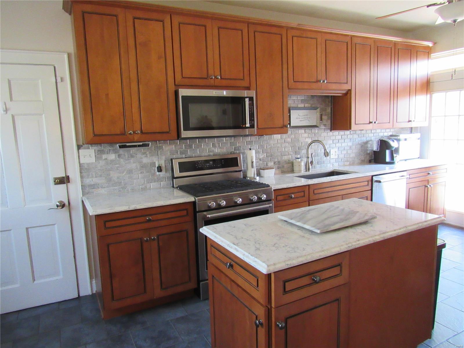 5 Forest Drive Alton, IL 62002 - Photo 7 of 29