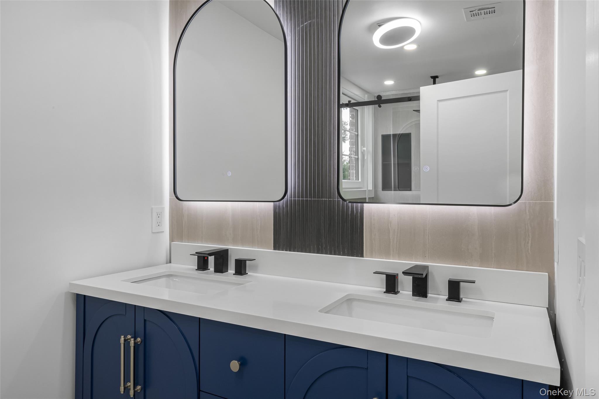 11 Entrance Road East Hills, NY 11577 - Photo 16 of 31