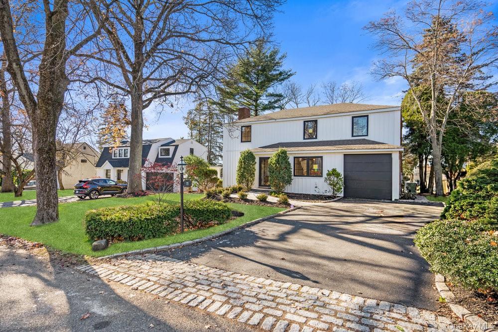 11 Entrance Road East Hills, NY 11577 - Photo 3 of 31