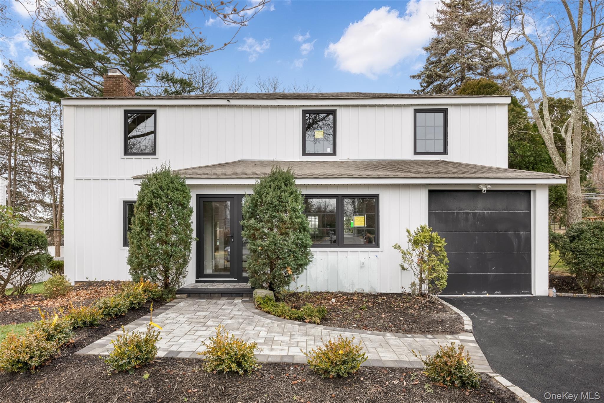 11 Entrance Road East Hills, NY 11577 - Photo 4 of 31