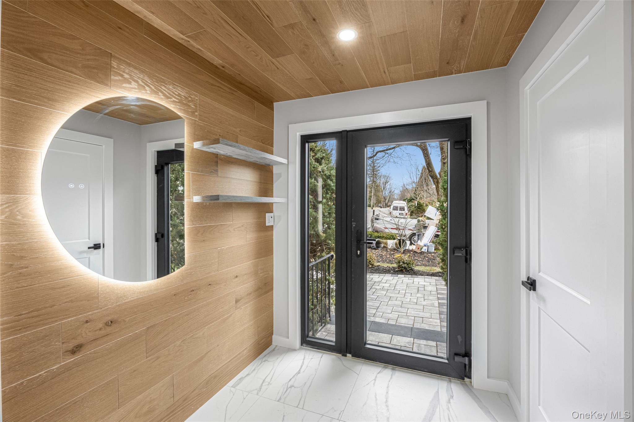 11 Entrance Road East Hills, NY 11577 - Photo 5 of 31