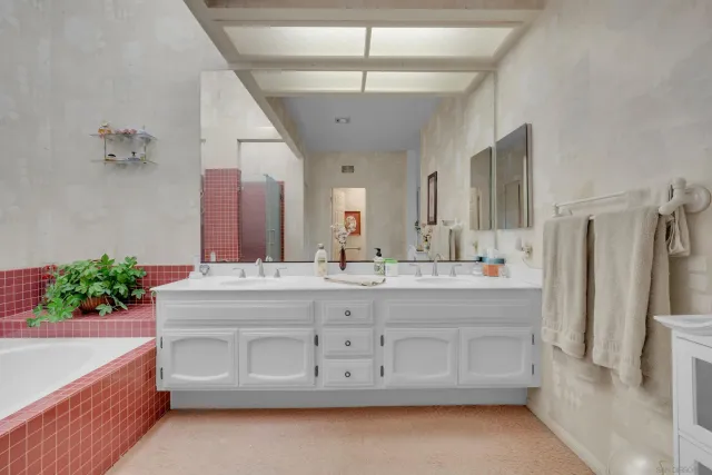 $822,000 | 15753 Via Calanova, San Diego, CA 92128