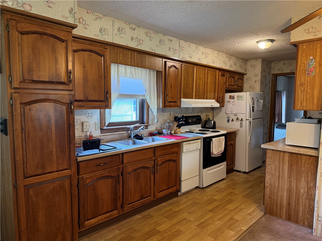 32 Lane East Coventry, RI 02816 - Photo 15 of 23