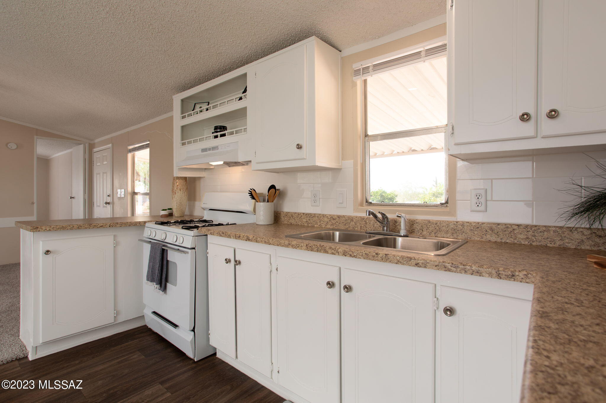 11865 North Derringer Road Marana, AZ 85653 - Photo 1 of 28 11865 N Derringer-kitchen island