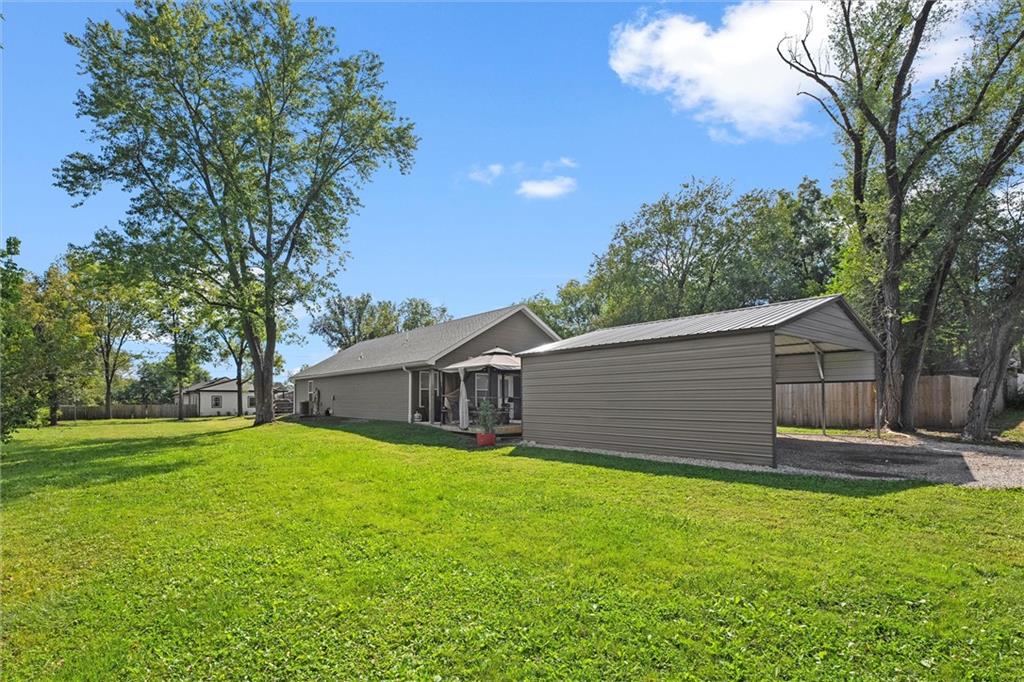 124 East Pacific Avenue Osawatomie, KS 66064 - Photo 3 of 19