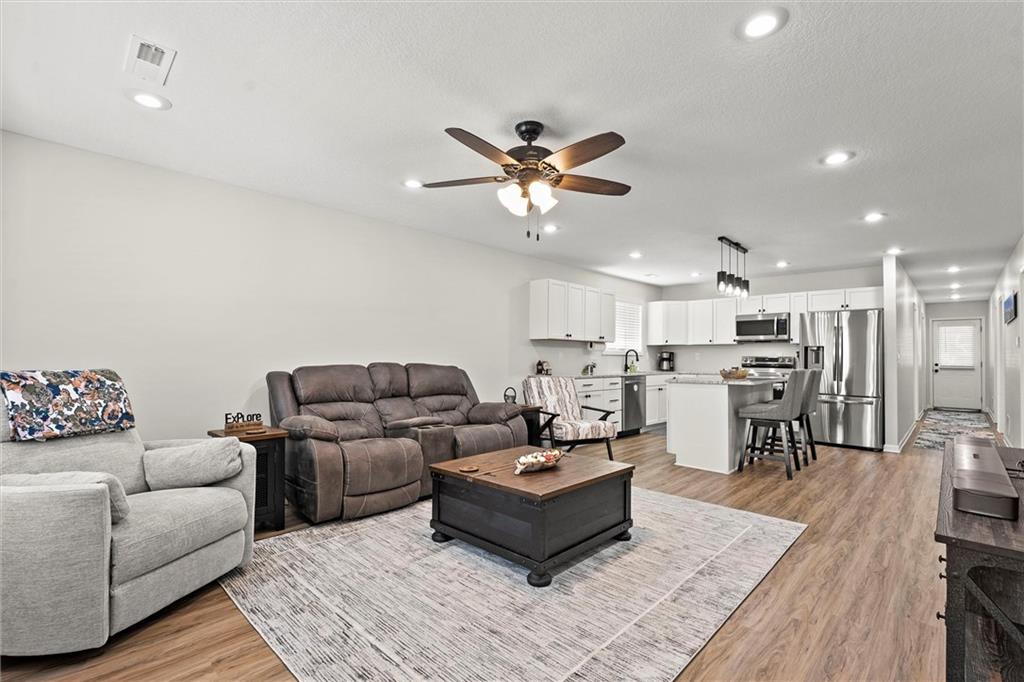 124 East Pacific Avenue Osawatomie, KS 66064 - Photo 4 of 19