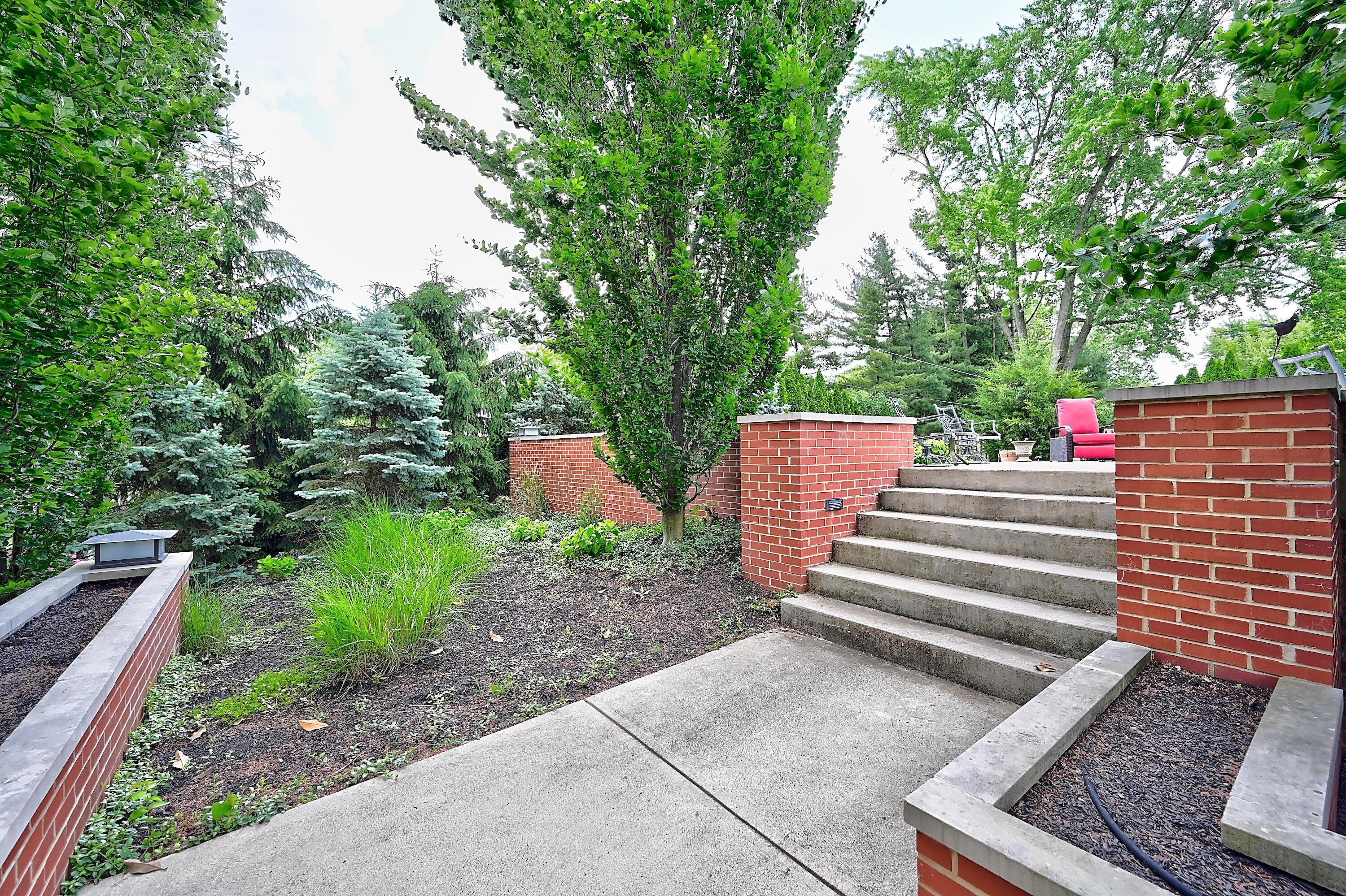 2982 Halstead Road Upper Arlington, OH 43221 - Photo 38 of 54 Stairs from driveway to patio