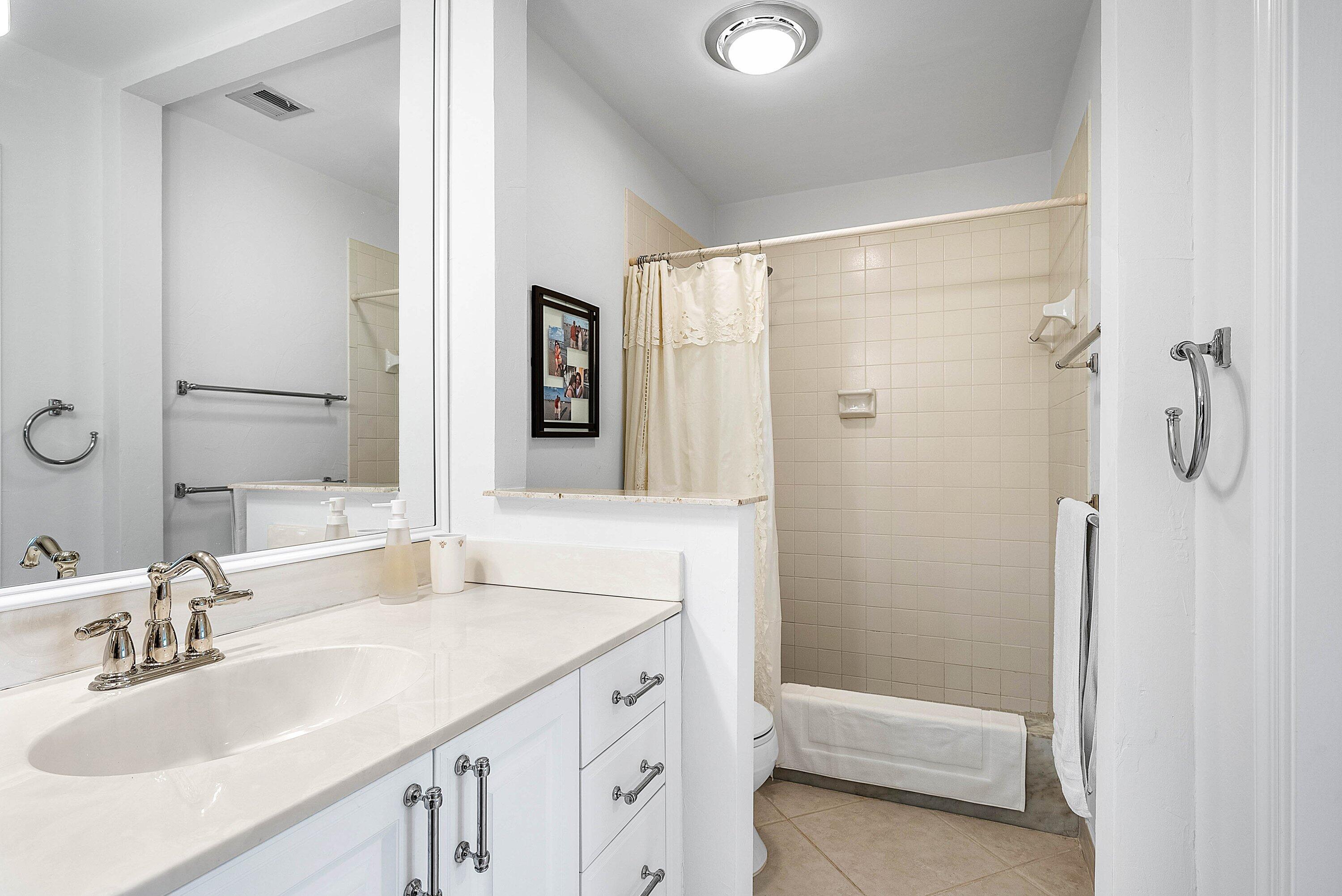 3641 North Quail Ridge Drive, Unit BOBWHITE A Boynton Beach, FL 33436 - Photo 27 of 57 Main Bath