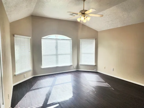 $2,550 | 11306 Palm Bay Street, Pearland, TX 77584