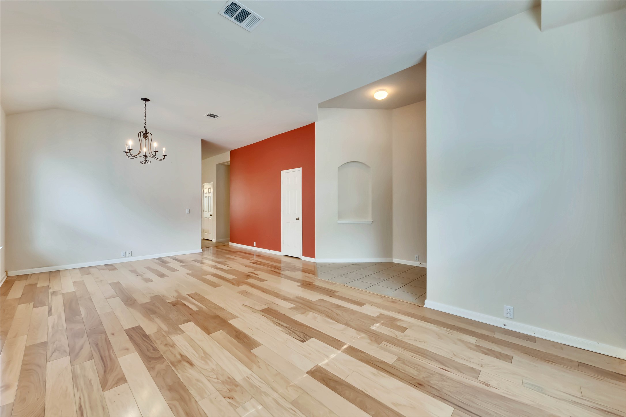 2133 Paradise Ridge Drive Round Rock, TX 78665 - Photo 7 of 22 Spacious interior featuring vaulted ceilings and light wood-finish flooring