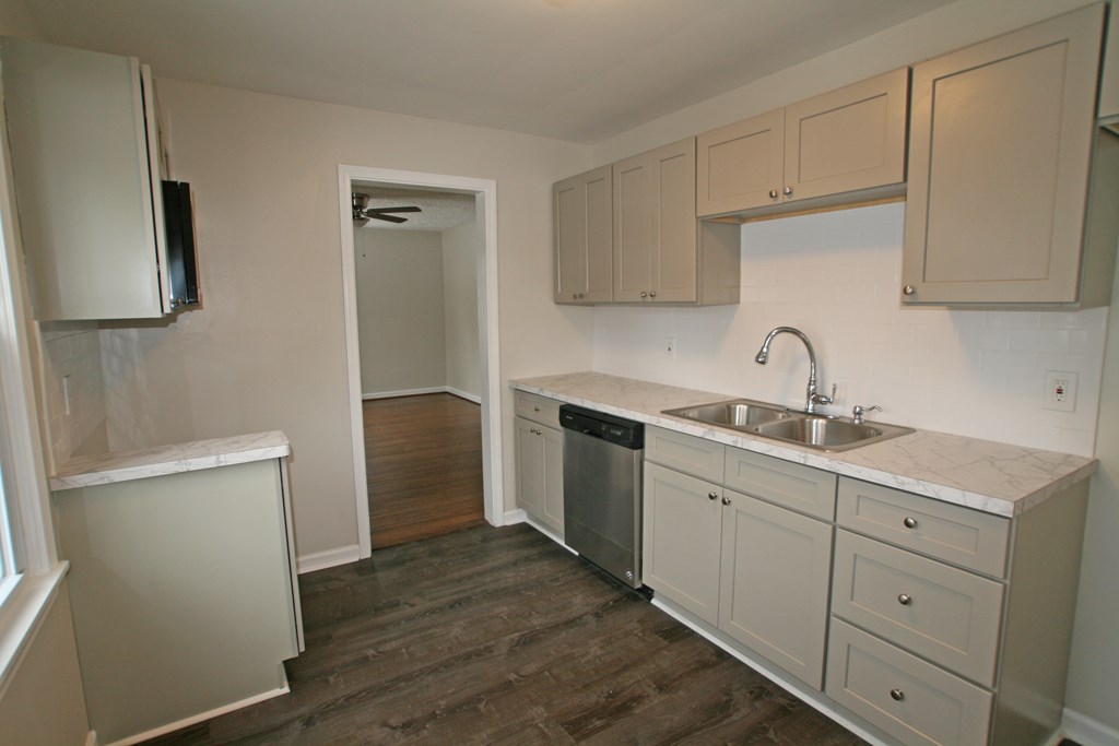 283 Forgham Road Greece, NY 14616 - Photo 4 of 12