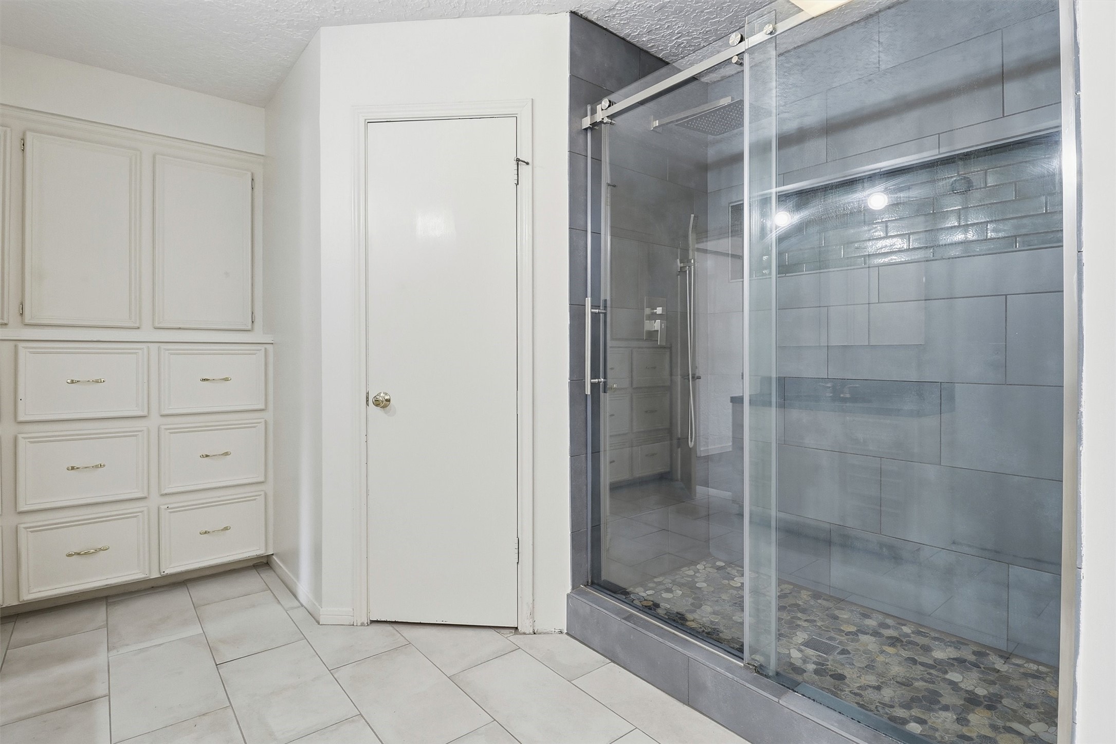 22923 Tomball Cemetery Road Tomball, TX 77377 - Photo 23 of 50 Check out the custom built in storage cabinets and drawers plus there are two closets!