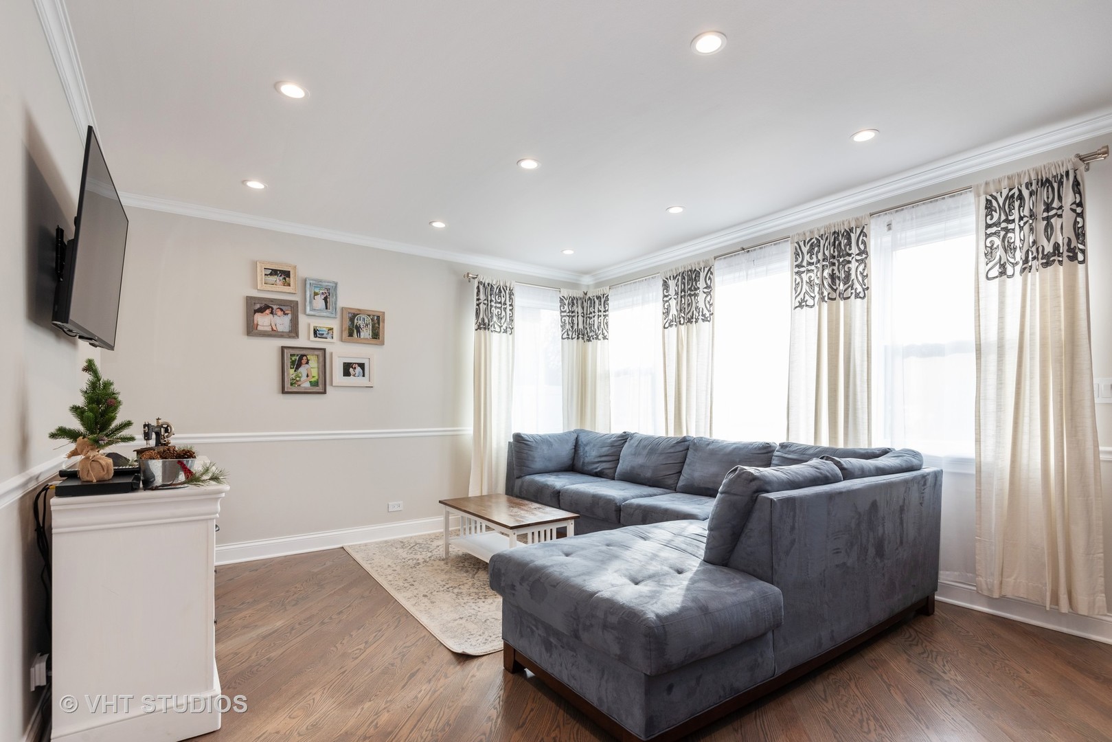 7136 Beckwith Road Morton Grove, IL 60053 - Photo 2 of 12 Gallery Image 2