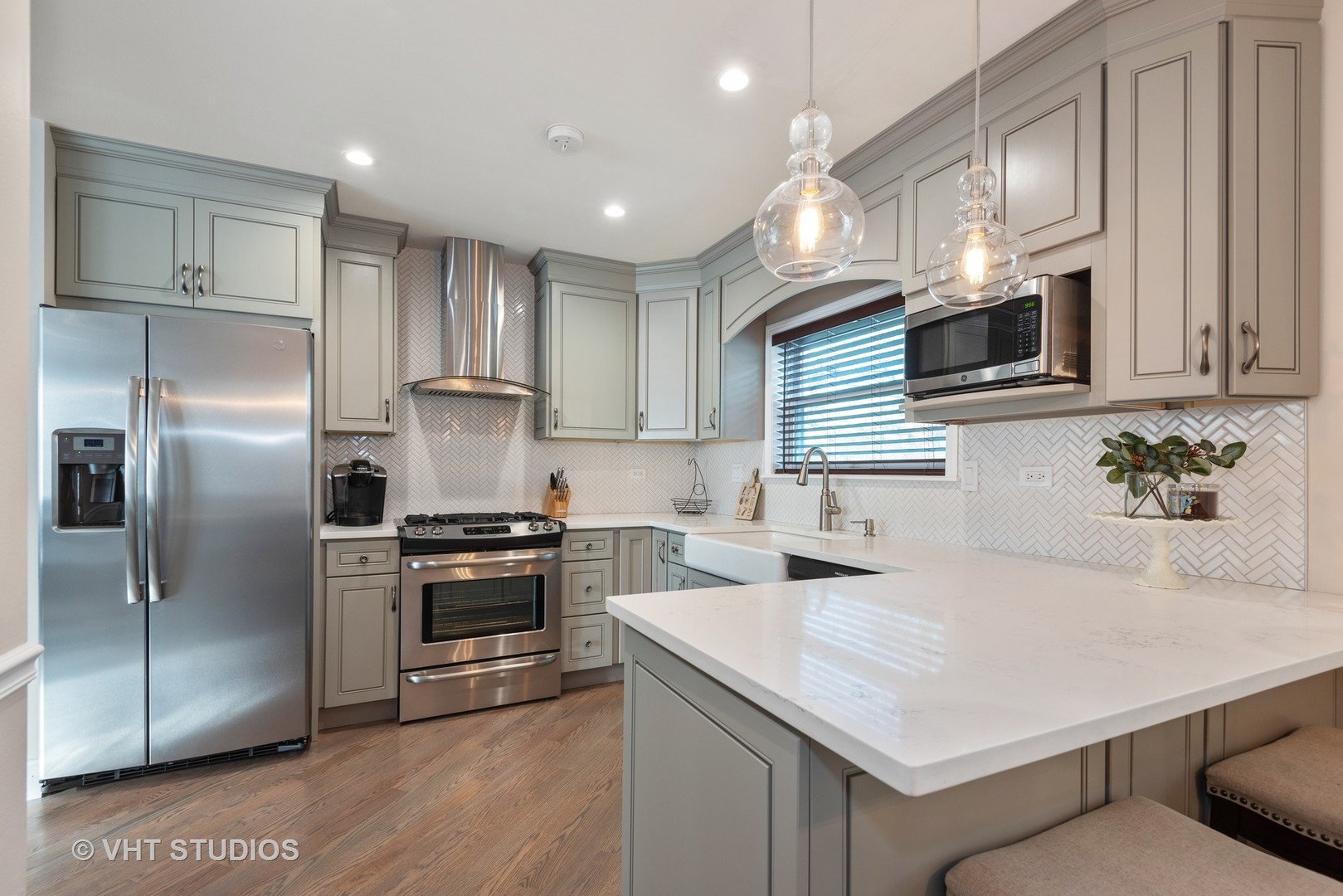 7136 Beckwith Road Morton Grove, IL 60053 - Photo 5 of 12 Gallery Image 5