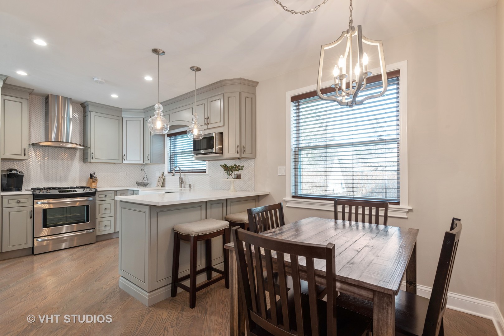 7136 Beckwith Road Morton Grove, IL 60053 - Photo 6 of 12 Gallery Image 6