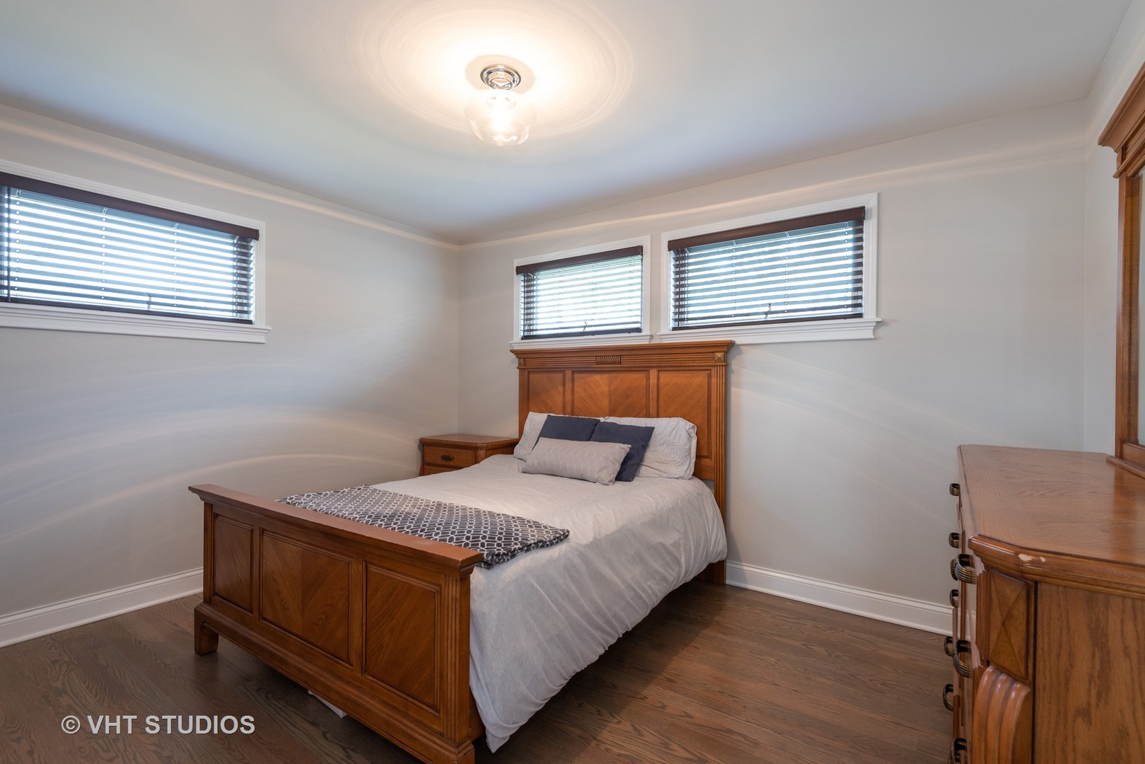 7136 Beckwith Road Morton Grove, IL 60053 - Photo 8 of 12 Gallery Image 8