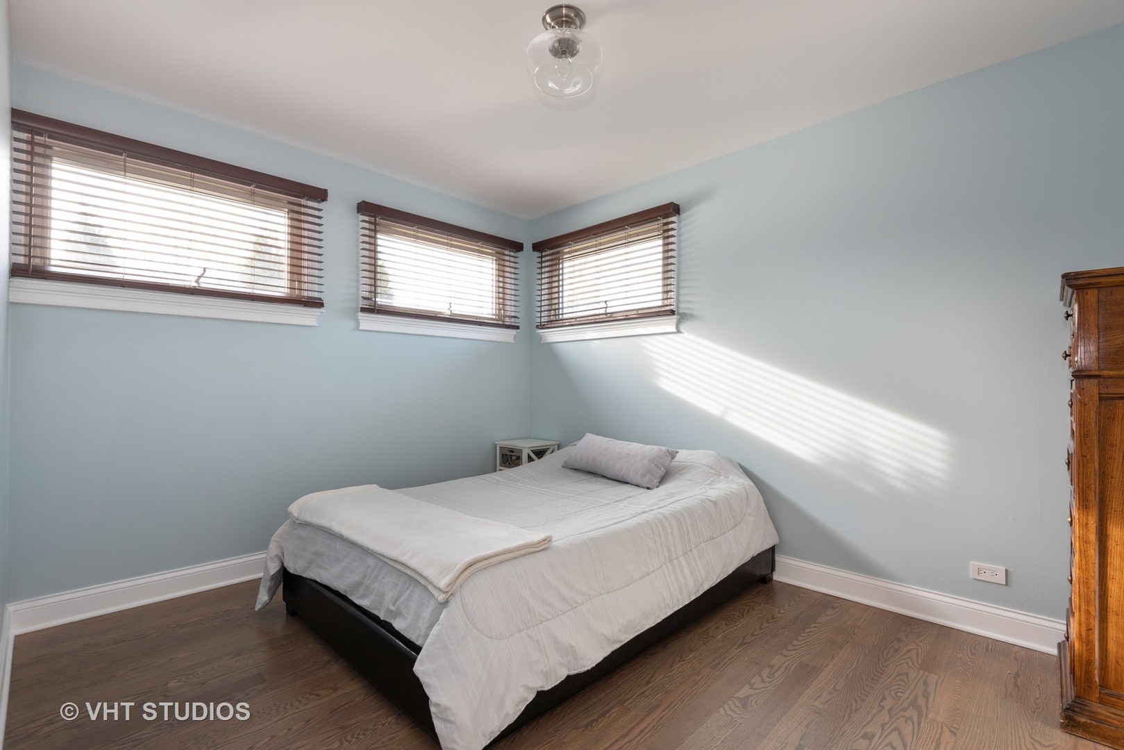 7136 Beckwith Road Morton Grove, IL 60053 - Photo 9 of 12 Gallery Image 9