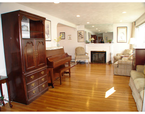 64 Selwyn Road Newton, MA 02461 - Photo 6 of 7