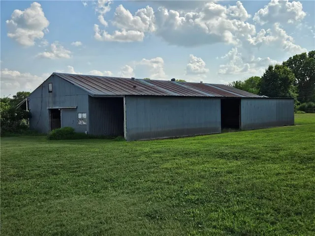 $375,000 | 697 Northwest 100 Avenue, Attica, KS 67009