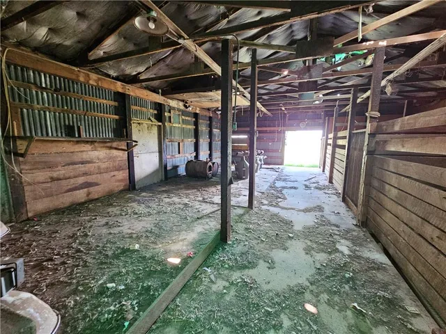 $375,000 | 697 Northwest 100 Avenue, Attica, KS 67009