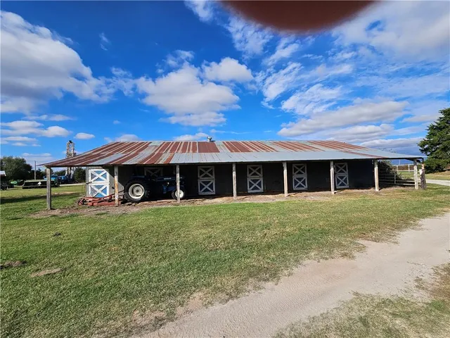 $375,000 | 697 Northwest 100 Avenue, Attica, KS 67009