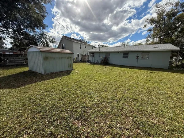 a view of a house with a backyard