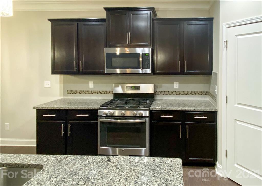 8947 Inverness Bay Road Charlotte, NC 28278 - Photo 4 of 45 Gallery Image 4