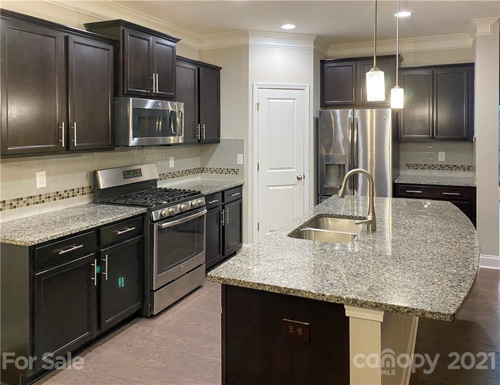 8947 Inverness Bay Road Charlotte, NC 28278 - Photo 5 of 45 Gallery Image 5