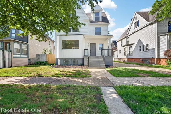 $279,900 | 255 Poplar Street, Wyandotte, MI 48192