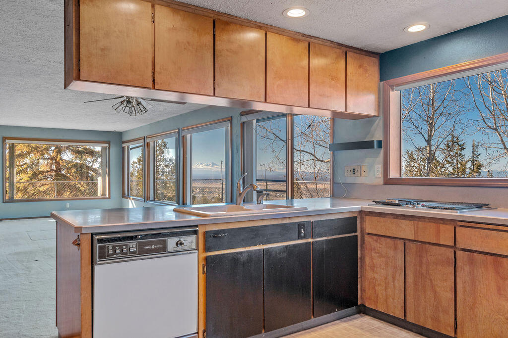 11322 Southwest Red Cloud Road Powell Butte, OR 97753 - Photo 3 of 35 RileyVisuals-51