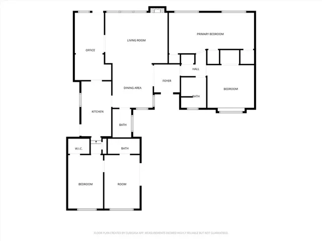 a picture of a very nice looking hallway