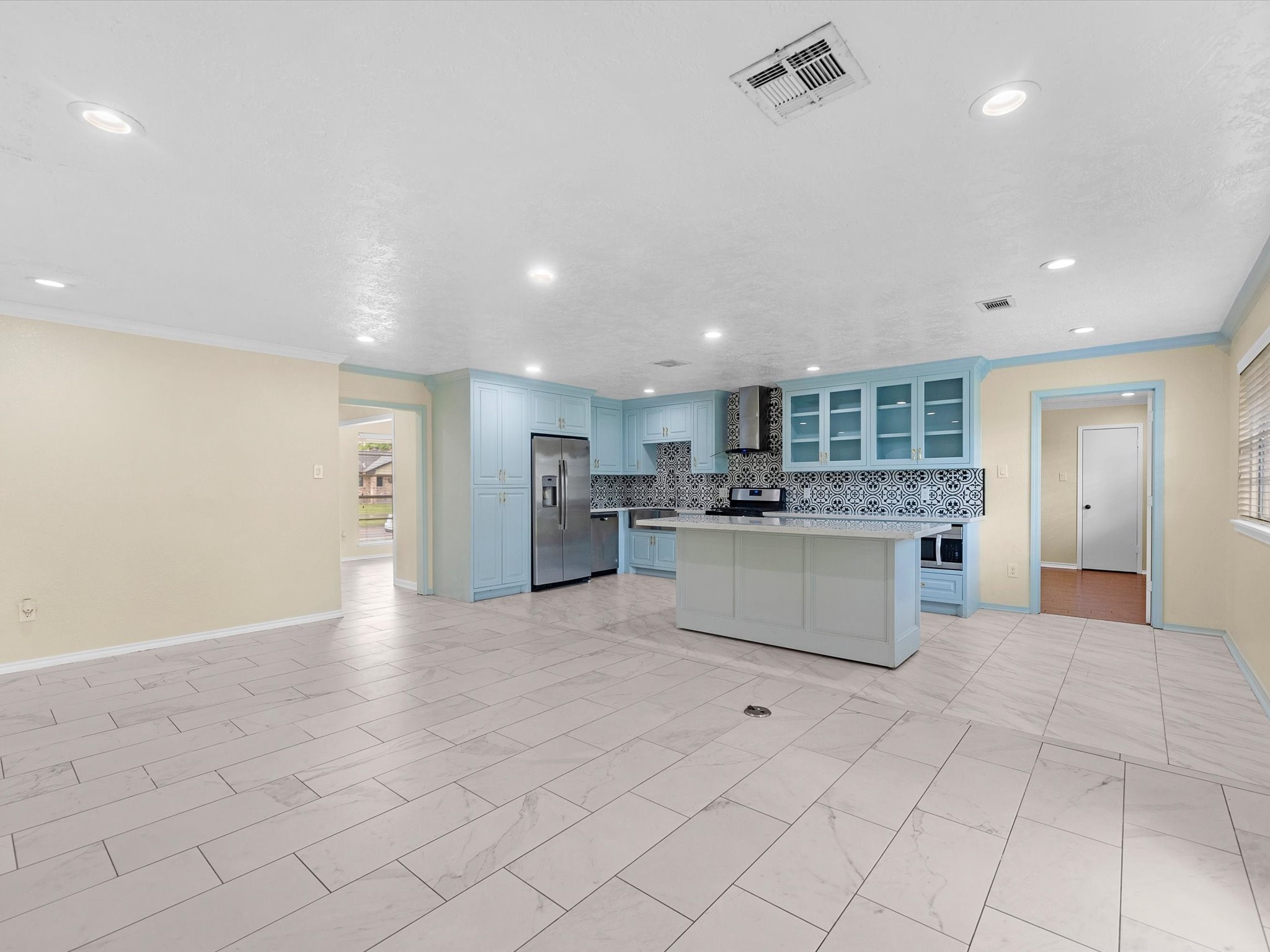13931 Roundstone Lane Houston, TX 77015 - Photo 5 of 22