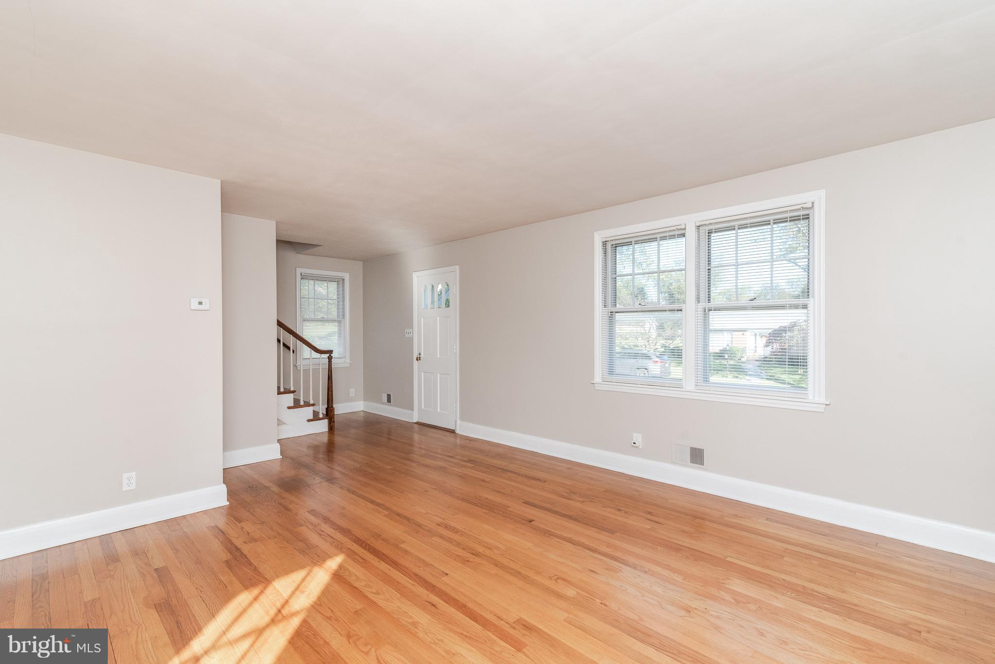 509 Forest View Road Linthicum Heights, MD 21090 - Photo 7 of 44 Living Room