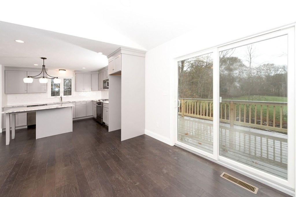 29 Ridge Street, Unit 15PP Berkley, MA 02779 - Photo 4 of 11 Gallery Image 4