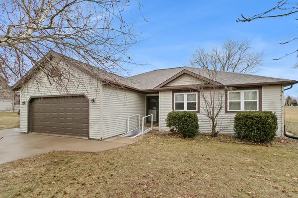 $400,000 | W7959 Jonathan Drive, Pardeeville, WI 53954