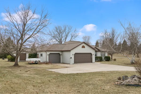 $400,000 | W7959 Jonathan Drive, Pardeeville, WI 53954