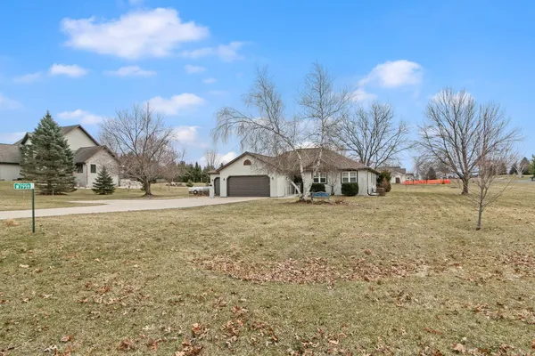 $400,000 | W7959 Jonathan Drive, Pardeeville, WI 53954