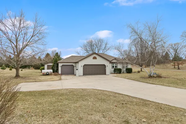 $400,000 | W7959 Jonathan Drive, Pardeeville, WI 53954