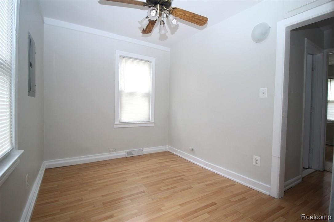 7074 Toepfer Road Warren, MI 48091 - Photo 5 of 15 5 Dining Room.JPG