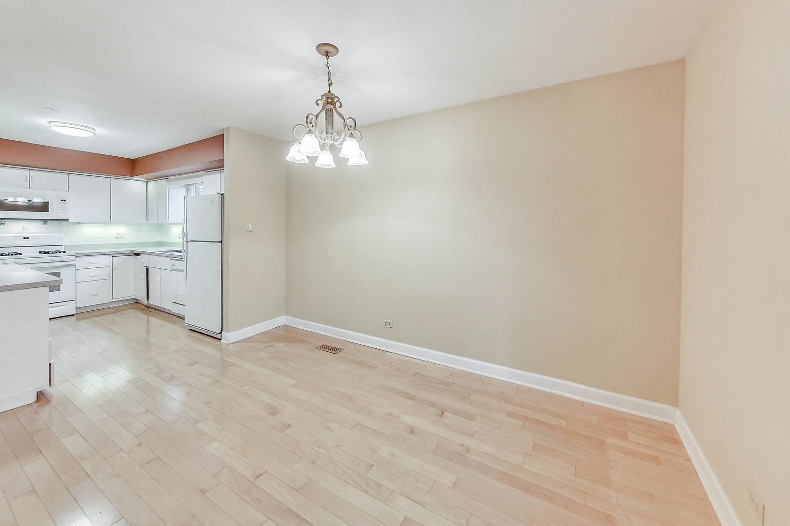 1625 Winnetka Road Glenview, IL 60025 - Photo 11 of 40 Gallery Image 11