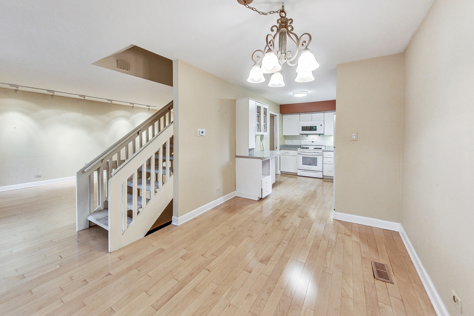 1625 Winnetka Road Glenview, IL 60025 - Photo 12 of 40 Gallery Image 12
