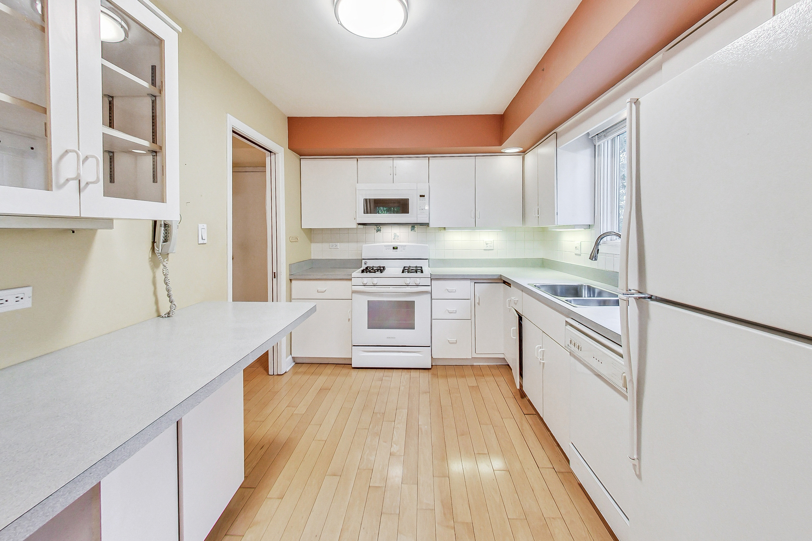 1625 Winnetka Road Glenview, IL 60025 - Photo 13 of 40 Gallery Image 13