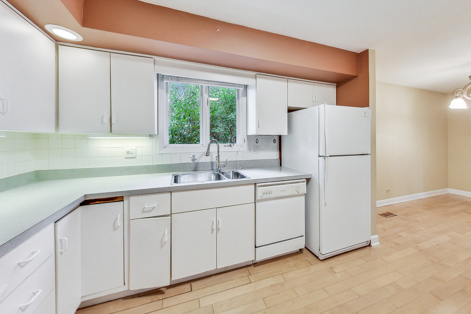 1625 Winnetka Road Glenview, IL 60025 - Photo 15 of 40 Gallery Image 15