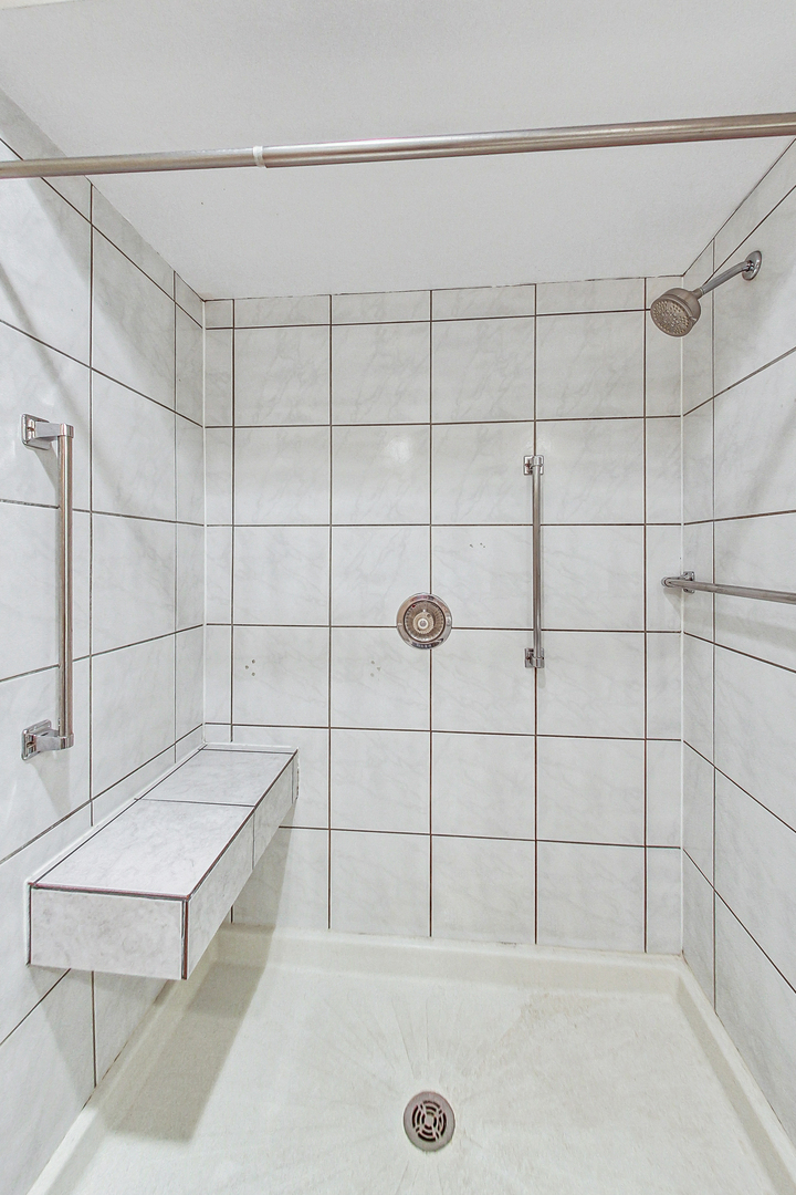 1625 Winnetka Road Glenview, IL 60025 - Photo 25 of 40 Gallery Image 25