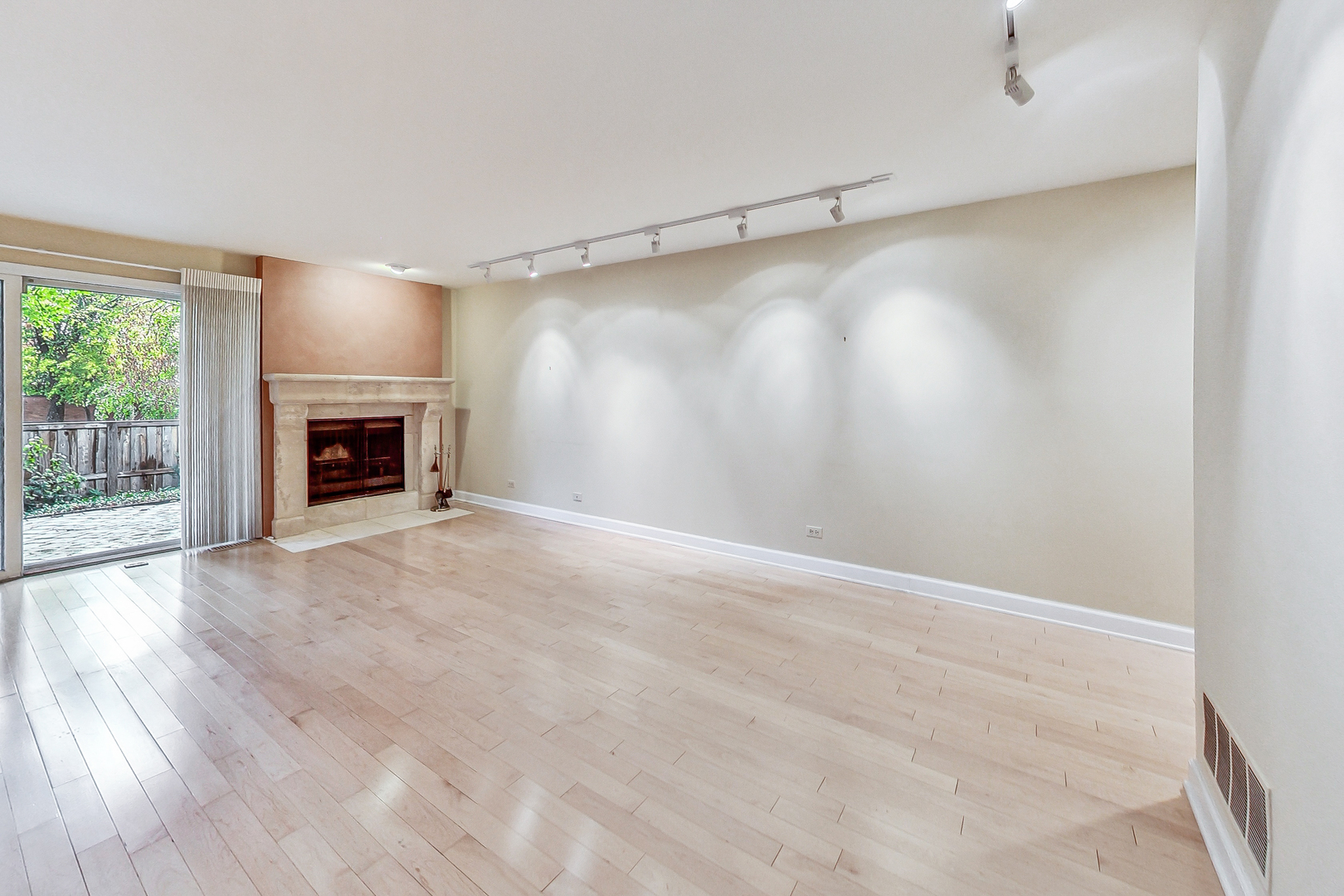 1625 Winnetka Road Glenview, IL 60025 - Photo 8 of 40 Gallery Image 8
